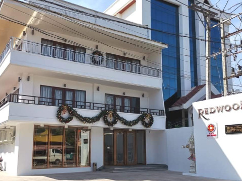 Four Seasons/ Uncle Chris Kopitiam